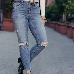 I’m looking for a pair of CJLA Logan jeans 7